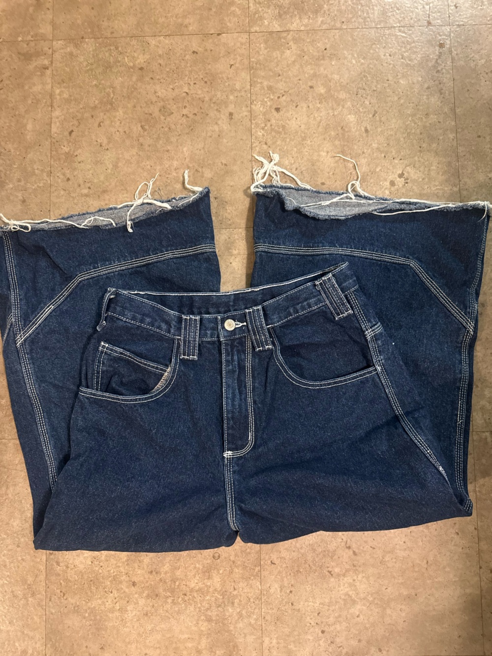Frayed Hem Dark Blue Wide-Leg Denim Jeans